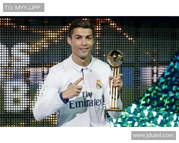 足球明星C罗身穿几号球衣的背后故事与传奇历程揭秘